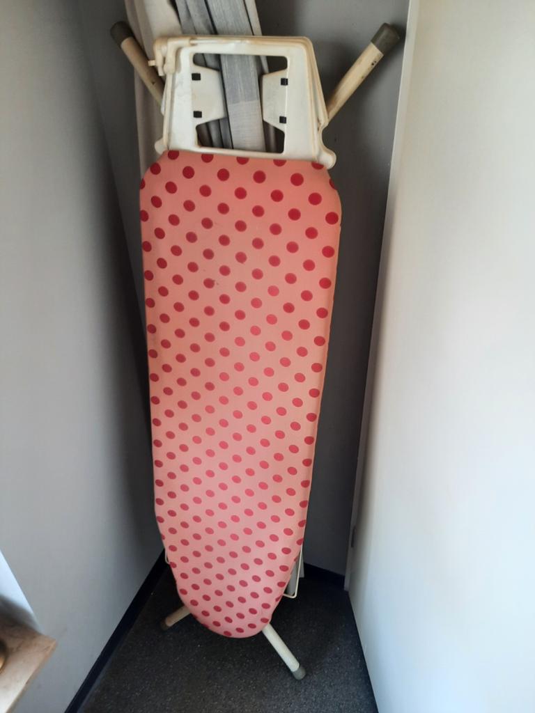 Strijkplank met roze stippen, Ophalen, Gebruikt