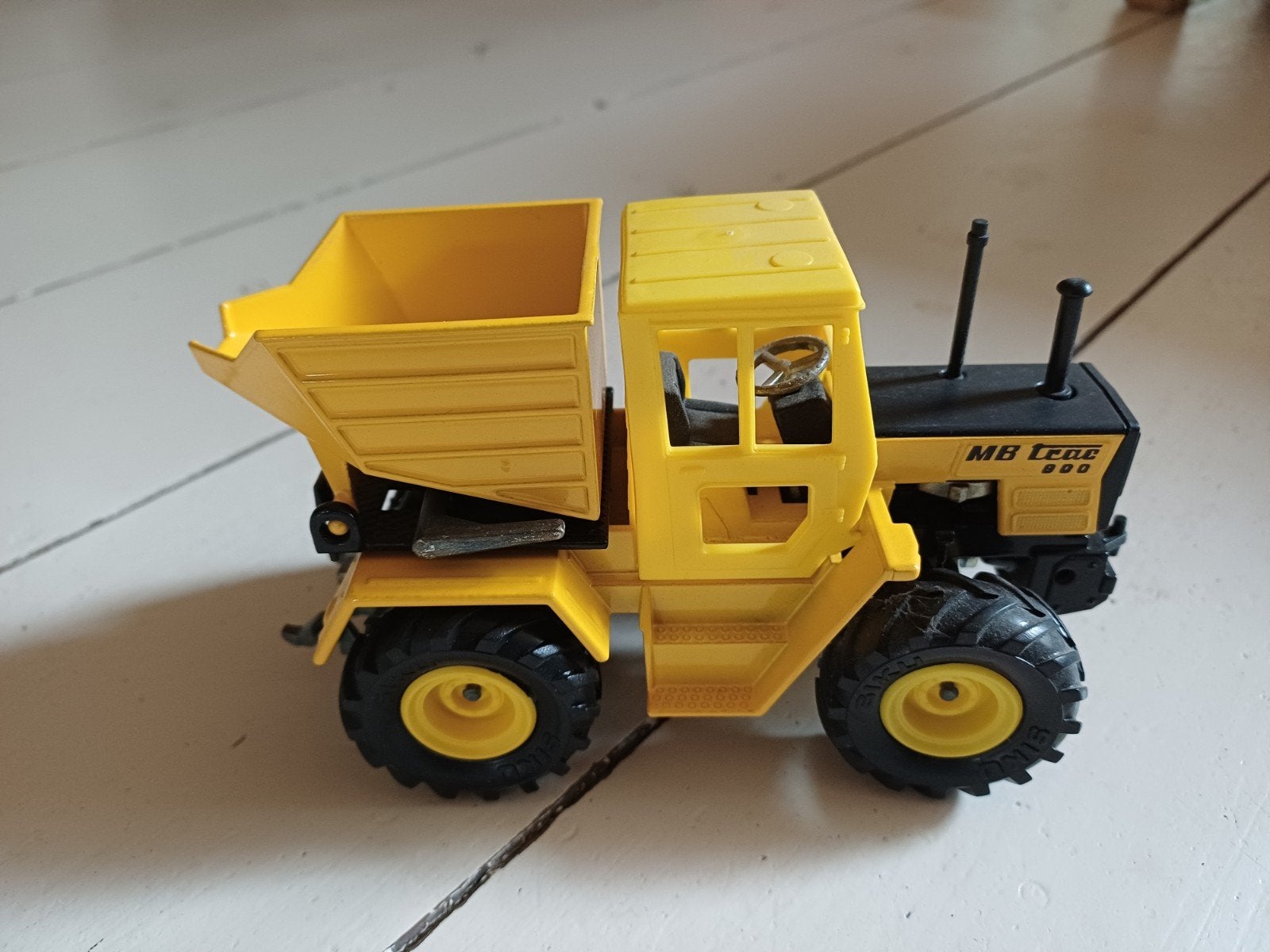 Miniatuur Tractor Mercedes MB Trac 800 - Geel, Ophalen of Verzenden, Gebruikt