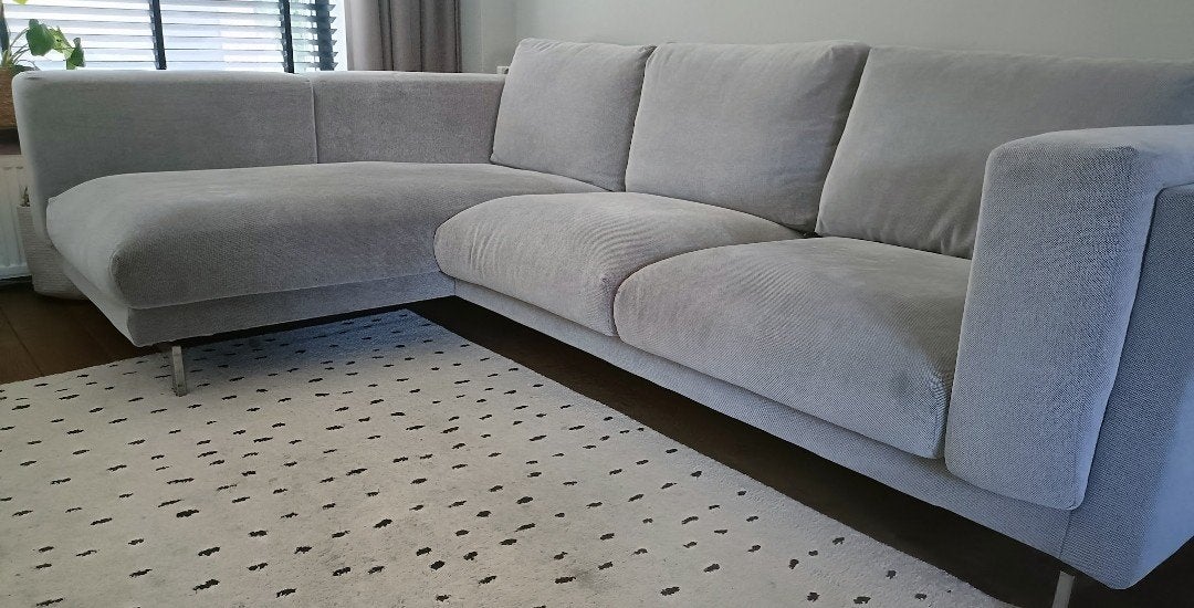 Comfortabele grijze hoekbank met chaise longue, Huis en Inrichting, Banken | Bankstellen, 250 tot 300 cm, 100 tot 125 cm, Hoekbank