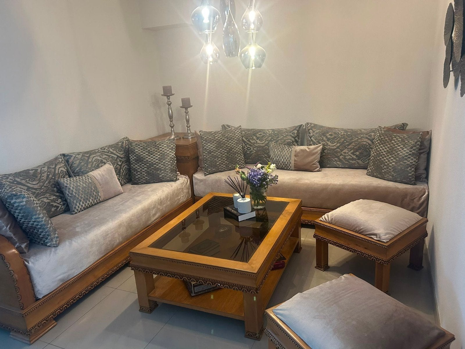 Luxe Marokkaanse salonbank met salontafel en poefs, Huis en Inrichting, Ophalen of Verzenden, Zo goed als nieuw, Hout, Marokkaans