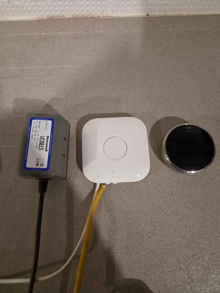 Nest thermostaat met Heat Link en 2-wegklep, Doe-het-zelf en Verbouw, Thermostaten, Ophalen of Verzenden, Slimme thermostaat, Gebruikt