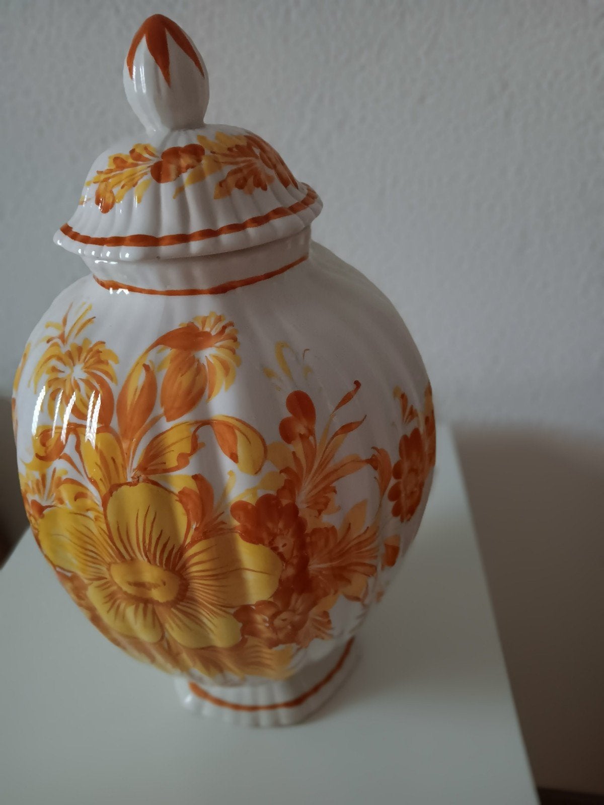 Antieke pot,/ vaas met deksel puntgaaf, Ophalen