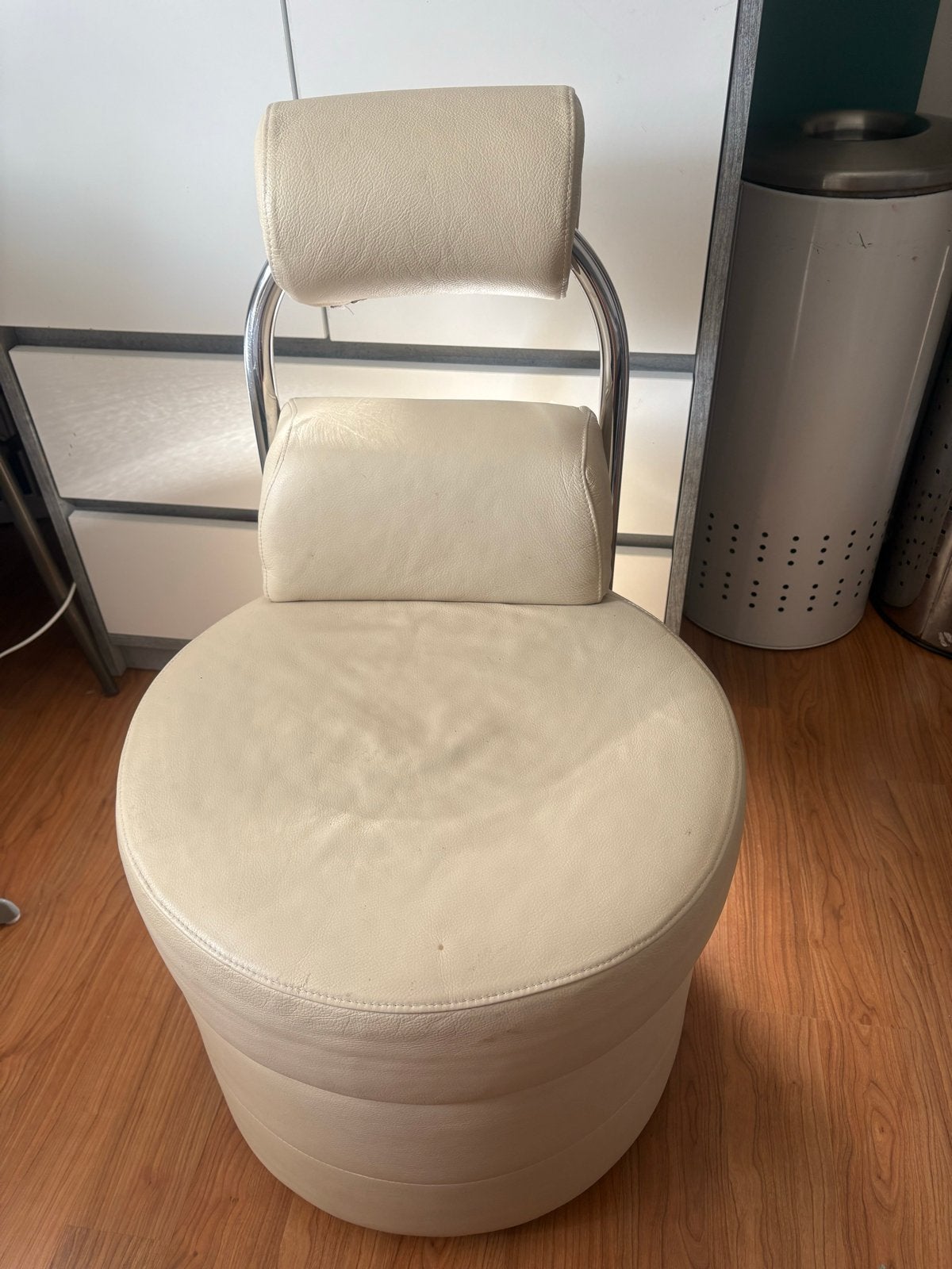 Crèmekleurige kruk/stoel met metalen frame, Gebruikt, Overige kleuren, Ophalen of Verzenden, Metaal