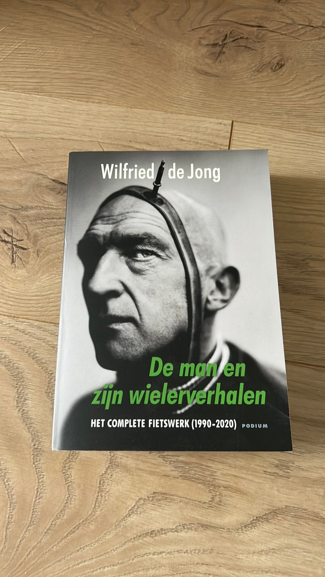 Wilfried de Jong - De man en zijn wielerverhalen, Ophalen of Verzenden, Zo goed als nieuw, Lopen en Fietsen