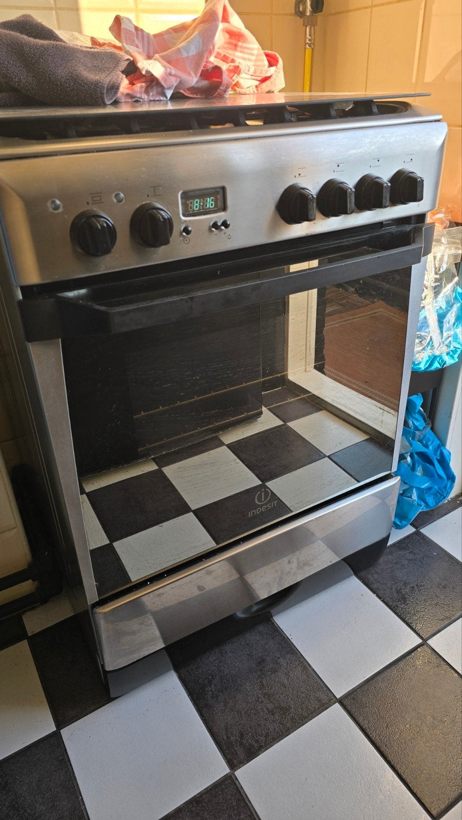 Indesit Vrijstaand Gasfornuis met Oven - Gebruikt, Ophalen, Gebruikt, 60 cm of meer, 4 kookzones