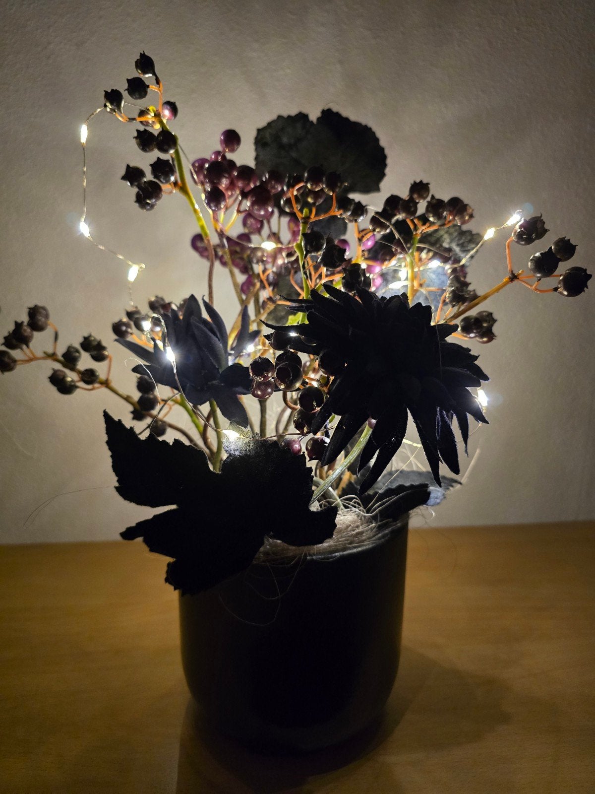 Prachtige vaas met luxe, verlicht kunstboeket paars/ zwart, Diversen, Ophalen of Verzenden