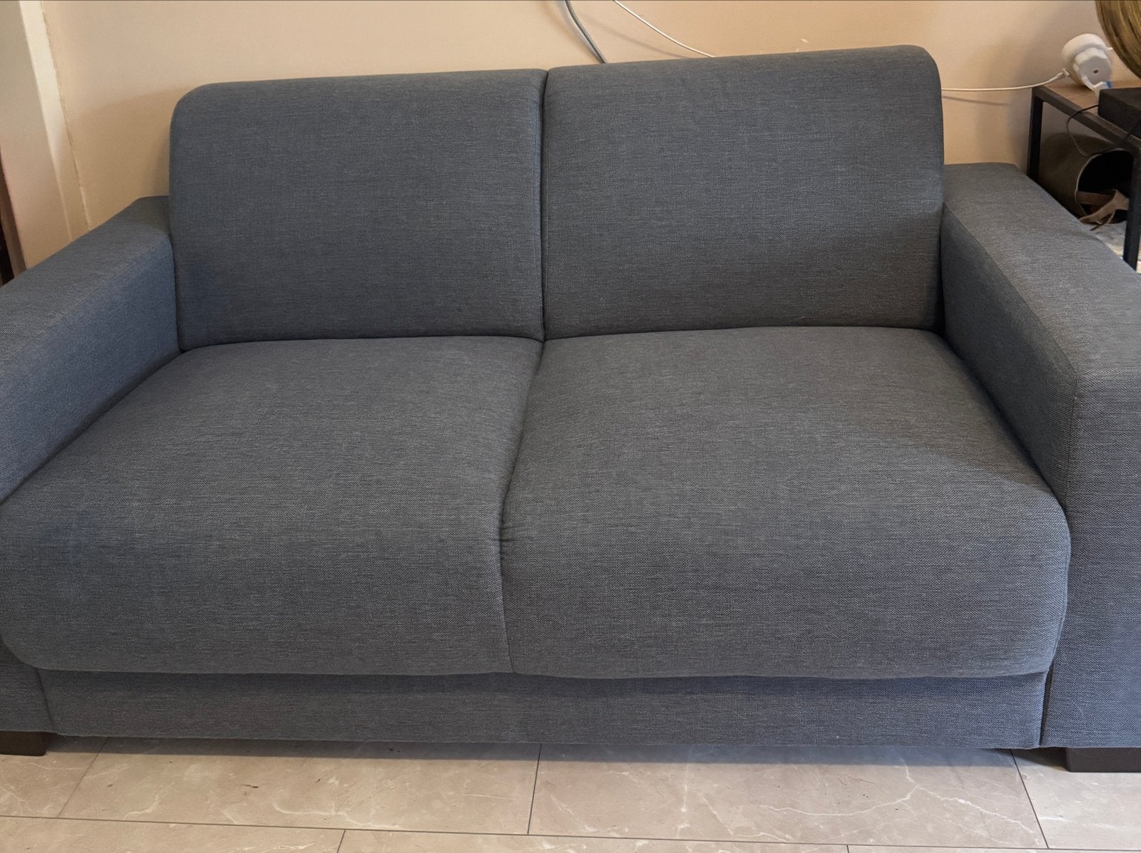 Twee Comfortabele 2-zitsbank in grijs stof, Gebruikt, 150 tot 200 cm, Tweepersoons, 75 tot 100 cm