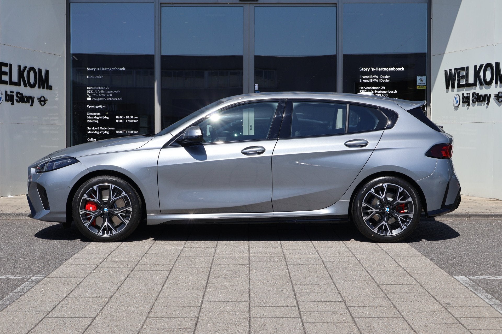 BMW 1 Serie 120 M Sport Automaat / Sportstoelen / Achteruitr, Dealer onderhouden, Zwart, 156 pk, Bedrijf