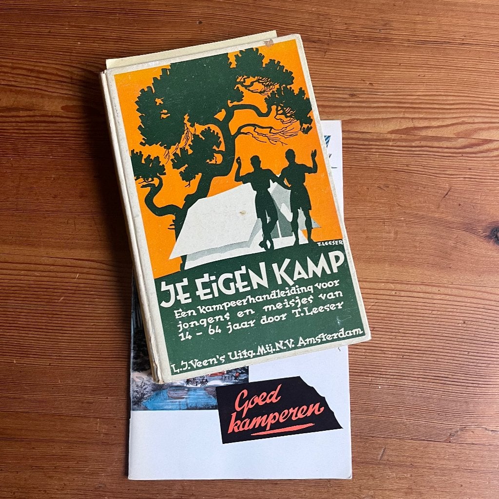 JE EIGEN KAMP met DSU catalogus, Gelezen, Ophalen of Verzenden, Overige onderwerpen, Titus Leeser
