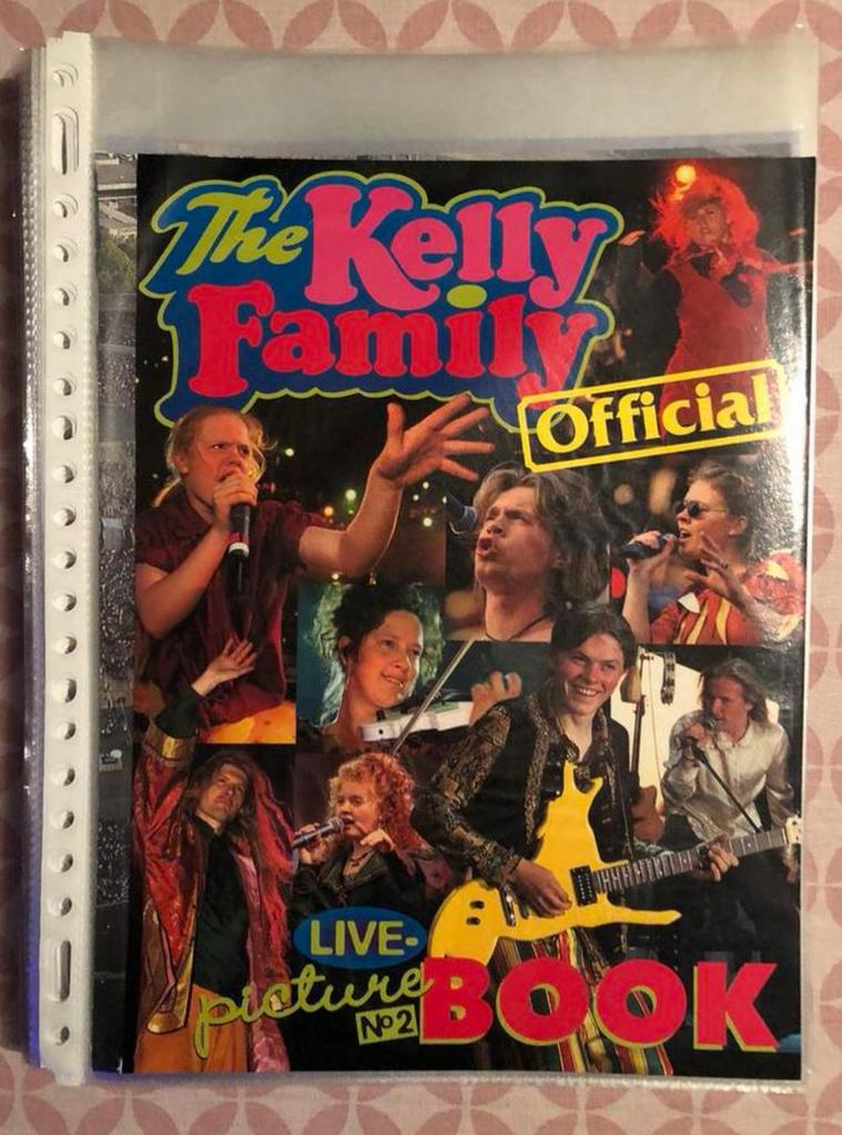 Fotoboek deel 1+2 van The Kelly Family., Verzamelen, Ophalen of Verzenden, Gebruikt, Boek, Tijdschrift of Artikel