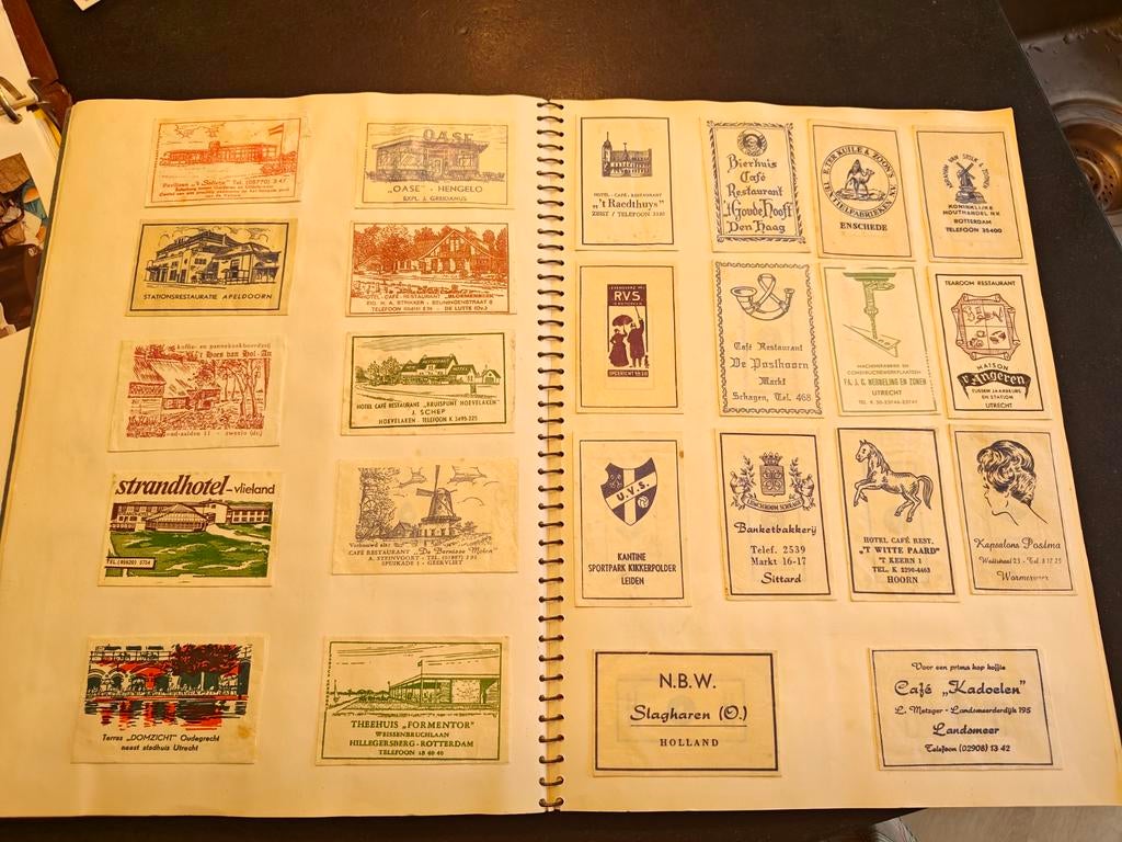Oude verzameling suikerzakjes - 27 pagina's, Ophalen of Verzenden, Nederland