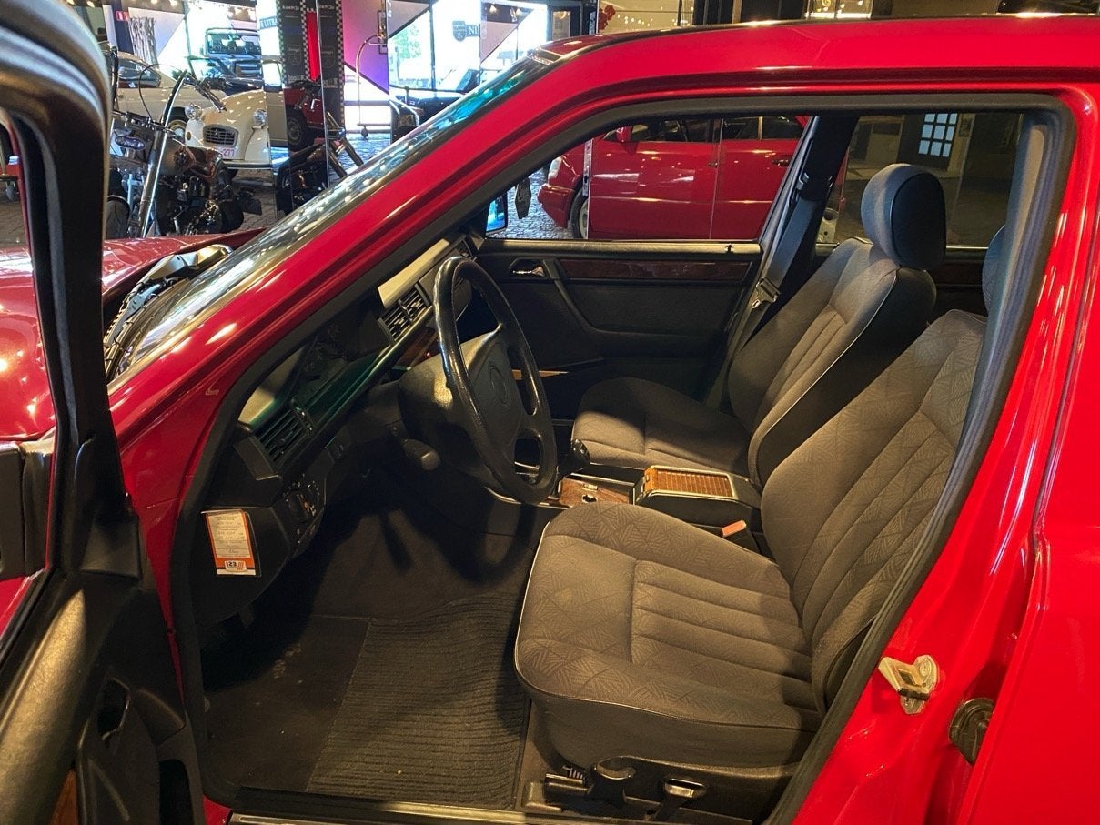 Mercedes-Benz E-Klasse 320 E 320 W124 Berline GETRAG Manueel, foto 10