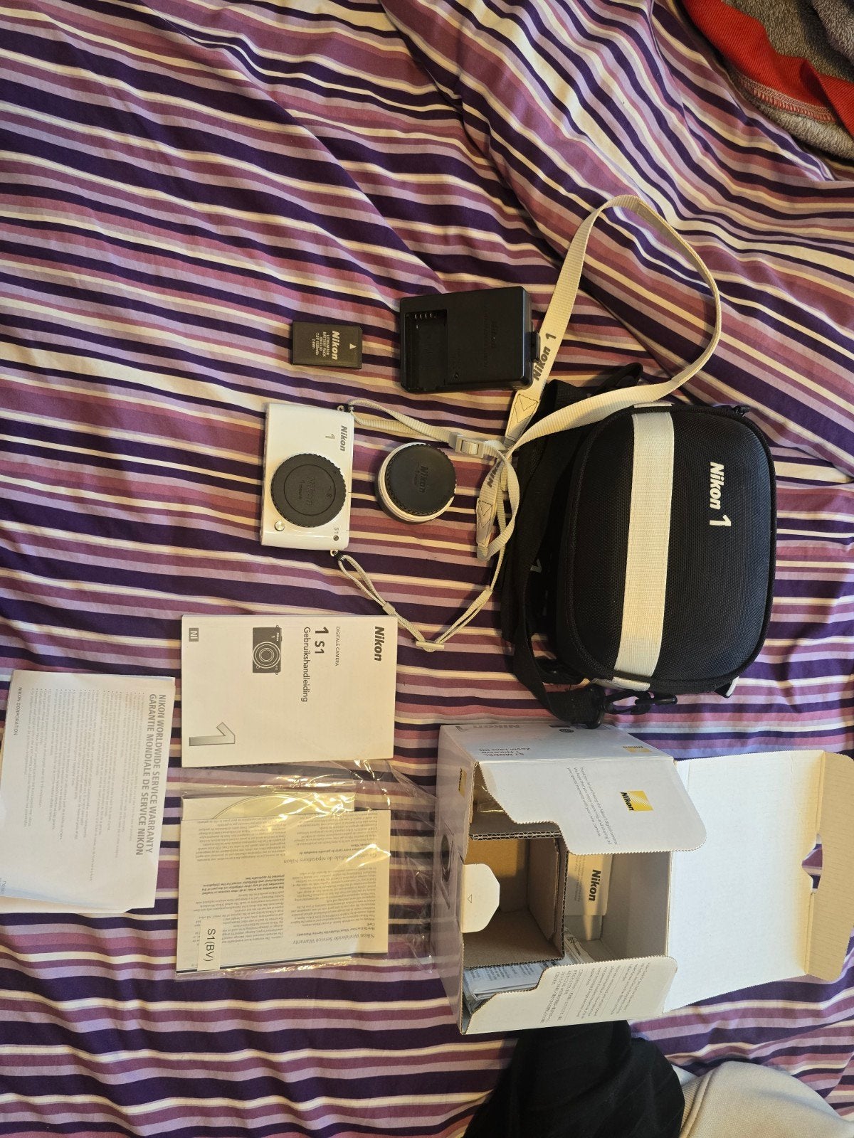 Nikon 1 S1 Systeemcamera met 1 NIKKOR 11-27.5mm lens, Ophalen of Verzenden, Zo goed als nieuw, Nikon, Systeemcamera
