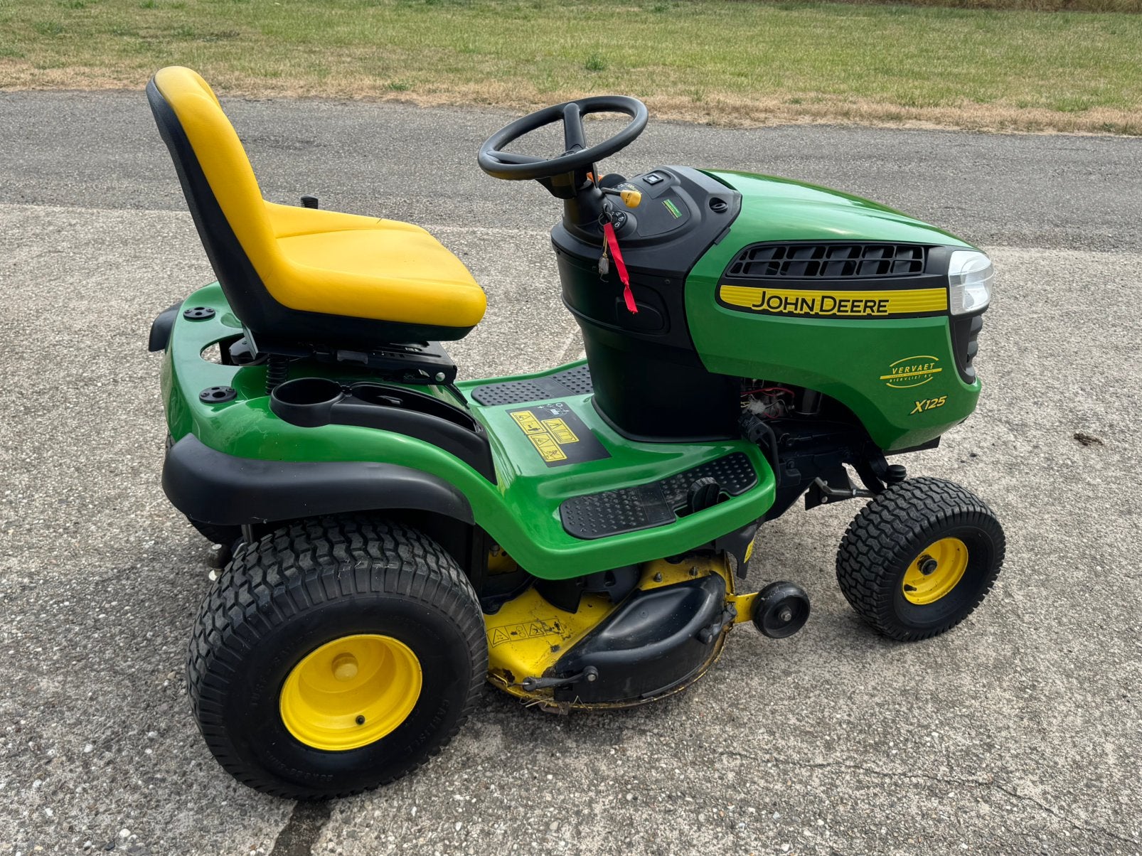 John Deere X125 Zitmaaier - Krachtig en Betrouwbaar, Ophalen, Cirkelmaaier, Gebruikt, Benzine-grasmaaier