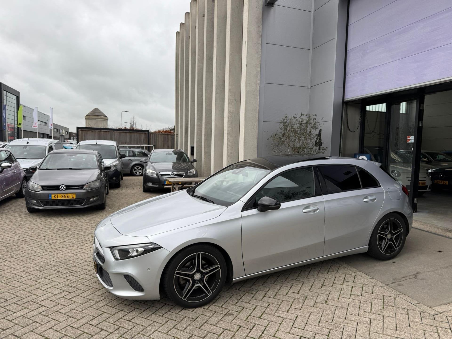 Mercedes-Benz A-klasse 200 PANO! LED! CARPLAY! NAP! INRUIL M, Auto's, Dealer onderhouden, Gebruikt, 4 cilinders, Leder en Stof