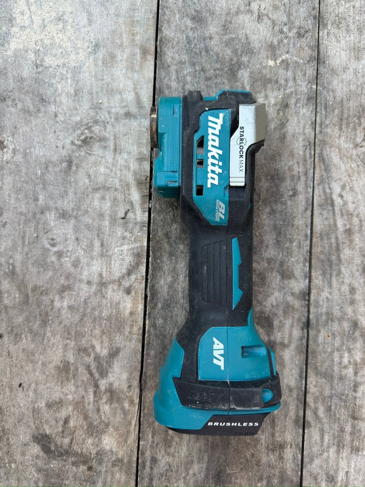 Makita DTM52 18V LXT Multitool + snellader + 2 batterijen, Doe-het-zelf en Verbouw, Gereedschap | Handgereedschap, Ophalen, Gebruikt