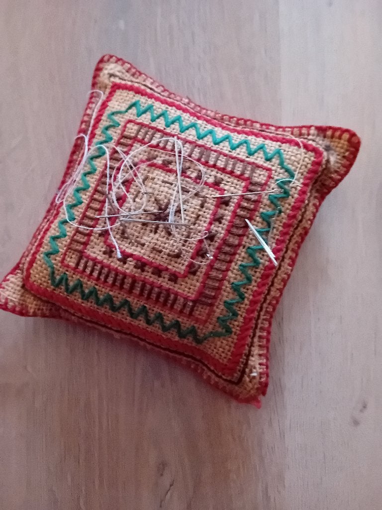 Spelden kussen oud model., Ophalen of Verzenden, Gebruikt
