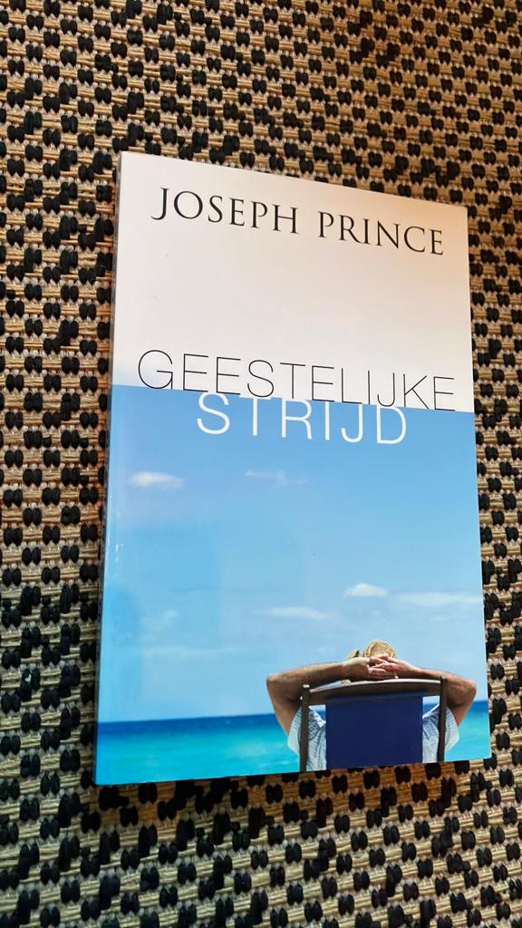 Joseph Prince - Geestelijke strijd, Boeken, Ophalen of Verzenden, Zo goed als nieuw, Joseph Prince