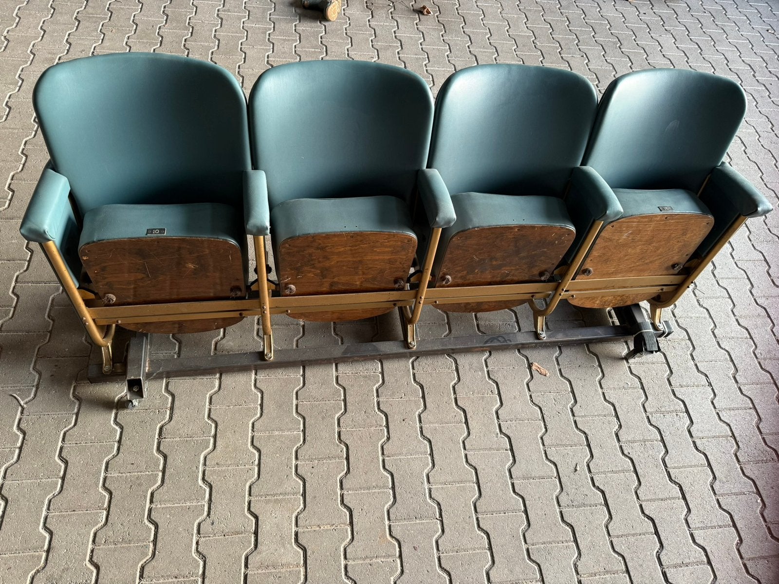 Bioscoop stoelen jaren 60  met frame en wieltjes, Ophalen