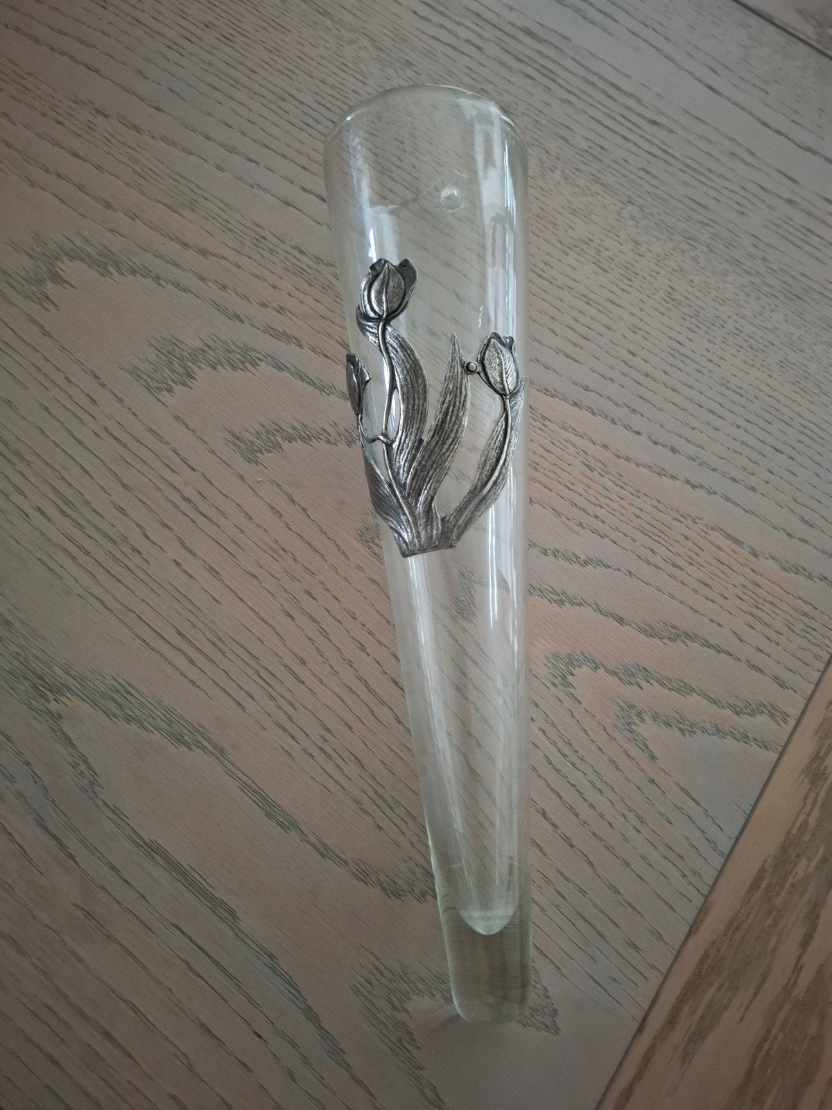 Glazen vaas met tinnen tulpen decoratie, Ophalen