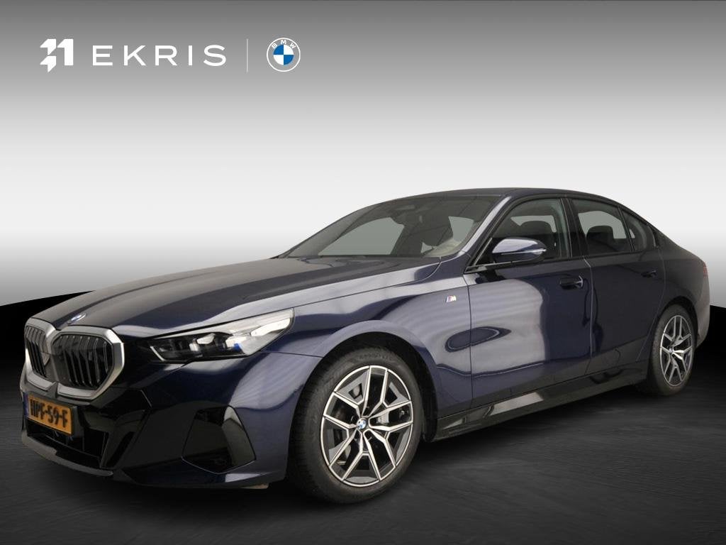 BMW i5 xDrive40 | M-Sportpakket | LED | Navigatie | Sportsto, Auto's, Automaat, Stof, Zwart, 394 pk