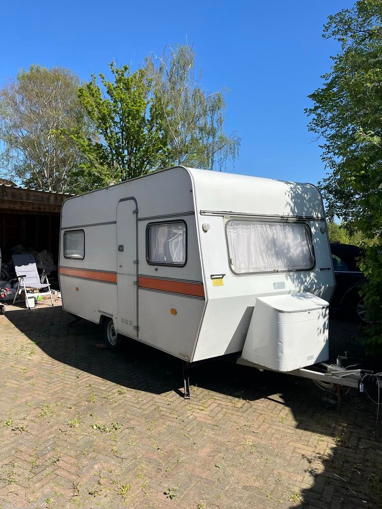 Knaus Caravan uit 1978 - Lekvrij met voortent en luifel, Caravans en Kamperen, Caravans, Rondzit, Particulier, Luifel, Knaus