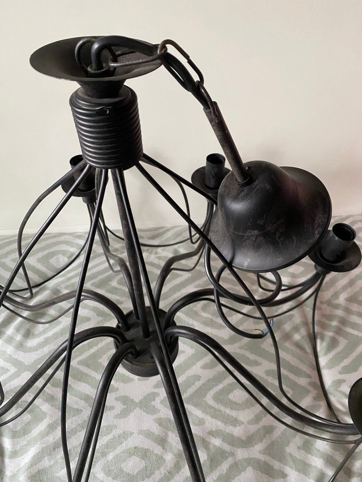Zwarte metalen hanglamp met 8 armen, Huis en Inrichting, Lampen | Hanglampen, Ophalen, Zo goed als nieuw, Metaal, E14 (klein)