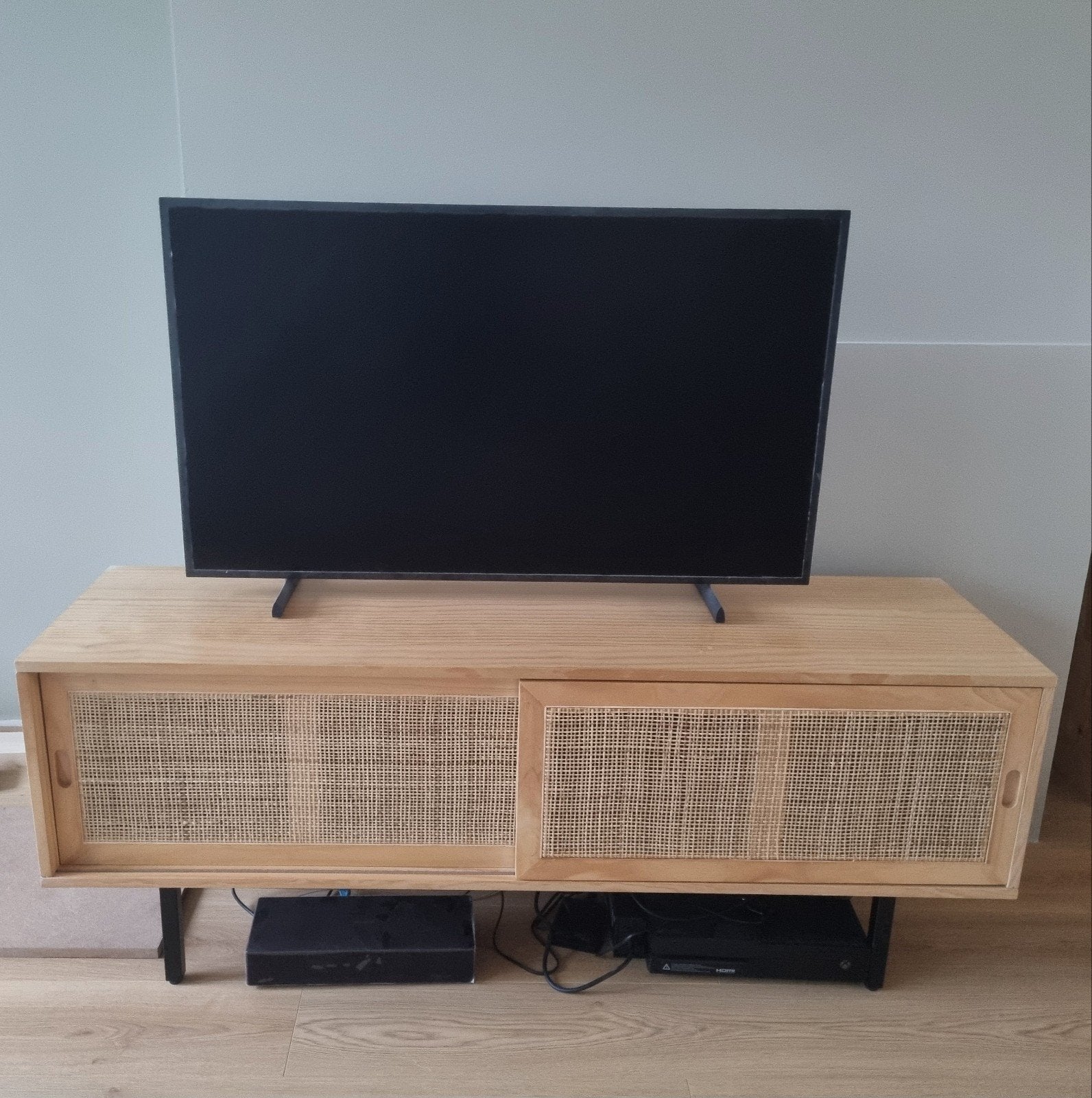 TV-meubel met rotan deuren, Ophalen, 100 tot 150 cm, Modern, Scandinavisch, Grenenhout