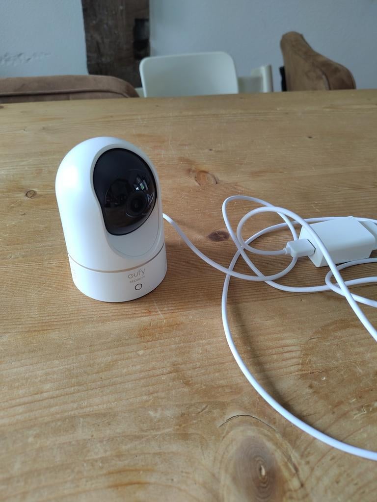 Eufy Indoor Cam 2K Pan & Tilt - Beveiligingscamera, Audio, Tv en Foto, Videobewaking, Ophalen of Verzenden, Zo goed als nieuw