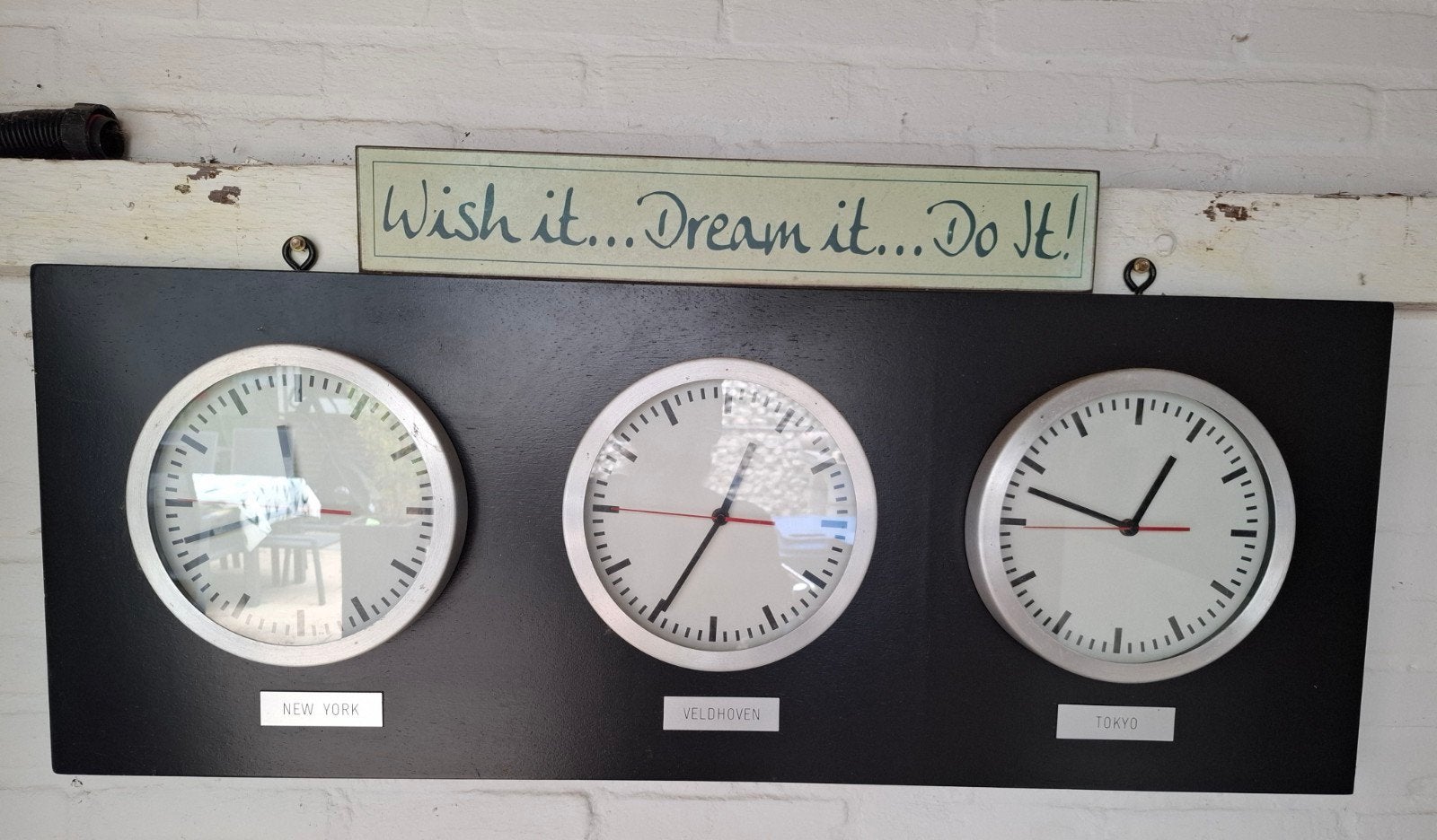 Wandklok met 3 tijdzones: New York, Veldhoven, Tokyo, Ophalen, Wandklok