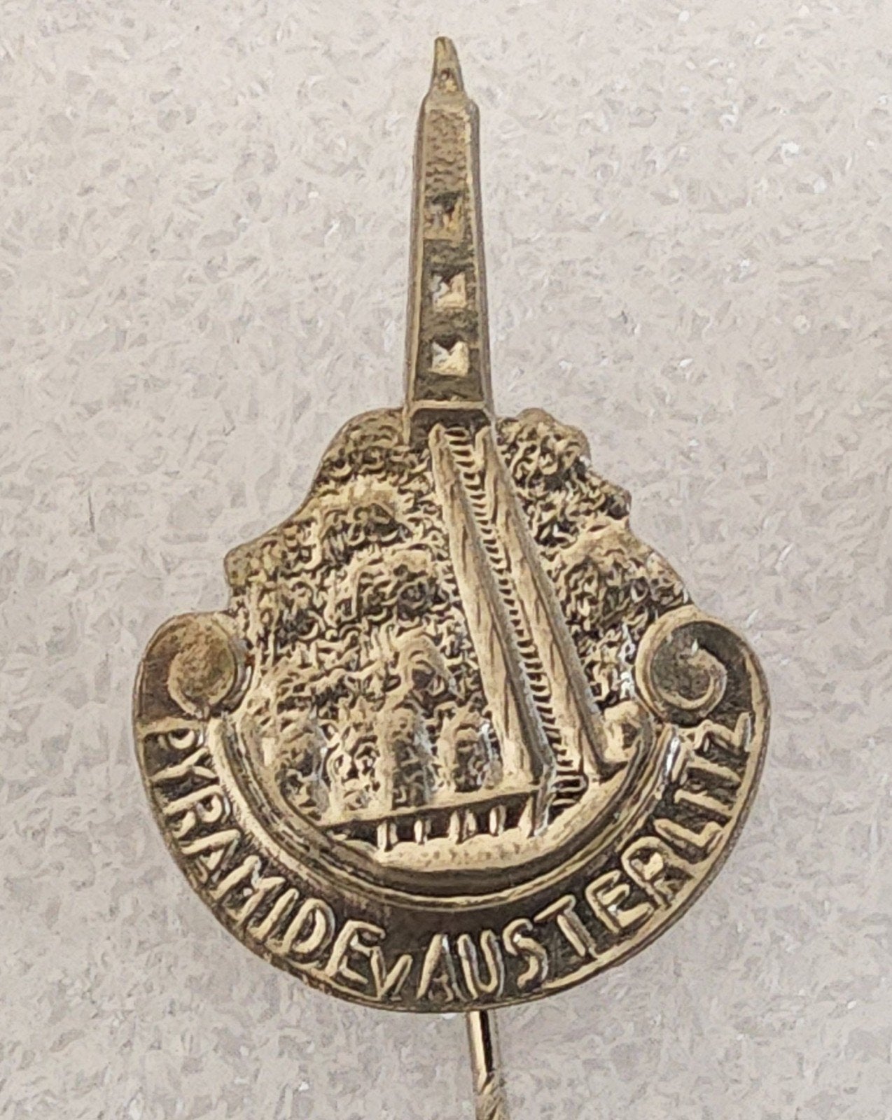 Vintage Speldje Pyramide van Austerlitz, Verzamelen, Ophalen of Verzenden, Gebruikt, Stad of Land, Speldje of Pin