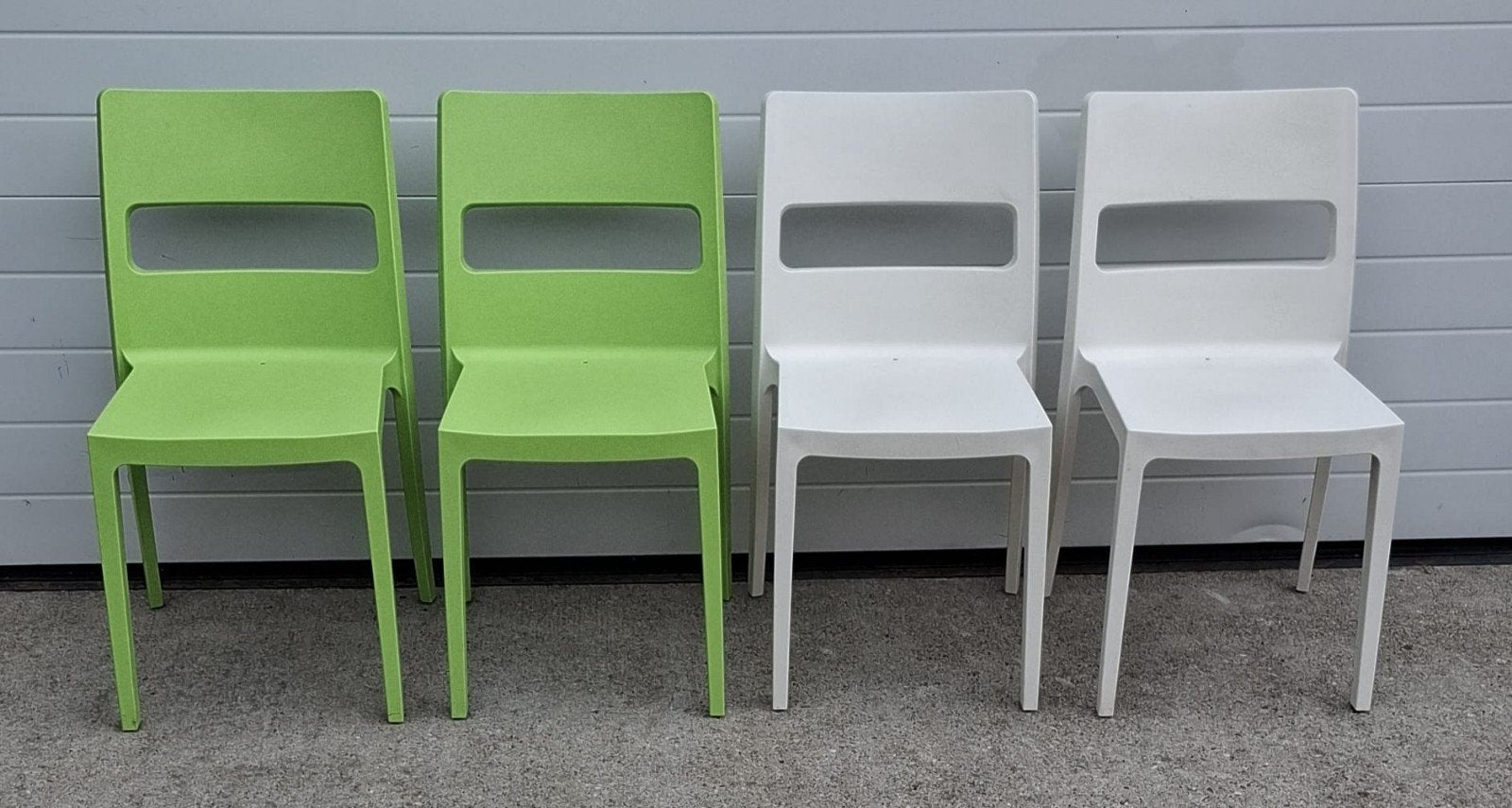 24 x Scab Sai terrasstoelen kantine stoelen groen wit cafe, Kunststof, Wit, Ophalen of Verzenden, Zo goed als nieuw