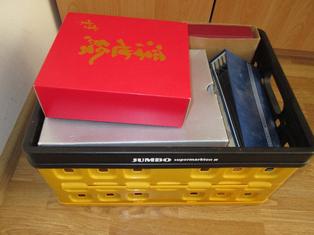 Krat postzegels , jaarmapjes, albums FDC etc etc. Lees., Postzegels en Munten, Postzegels | Volle albums en Verzamelingen, Nederland