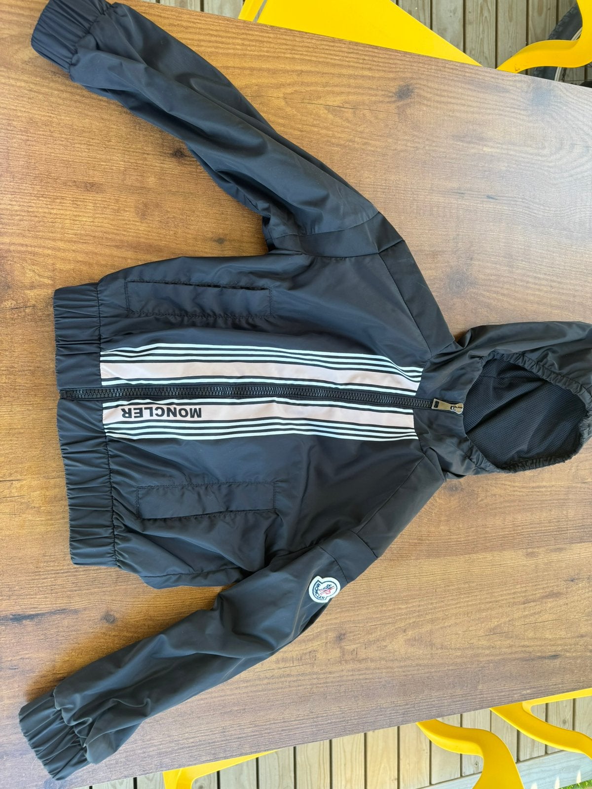 Moncler jasje maat 128 jongen in zeer mooie staat, Ophalen of Verzenden, Zo goed als nieuw, Jongen, Jas
