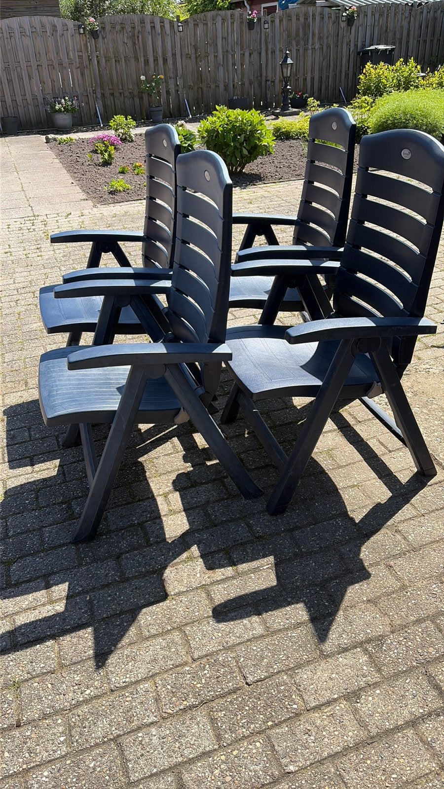 4 stoelen en 1 tafel, Ophalen of Verzenden, Gebruikt, Kunststof