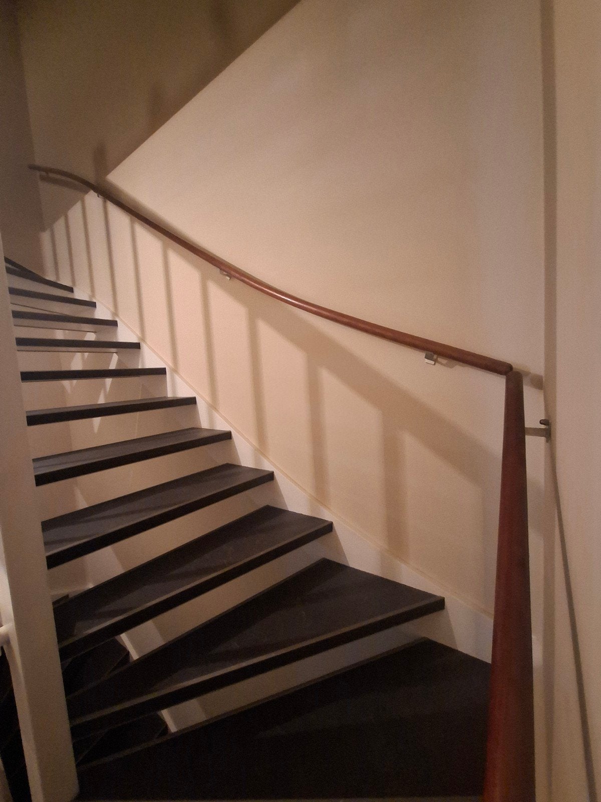 Gratis mooie ronde houten trapleuningen met beugels, Ophalen of Verzenden, Gebruikt