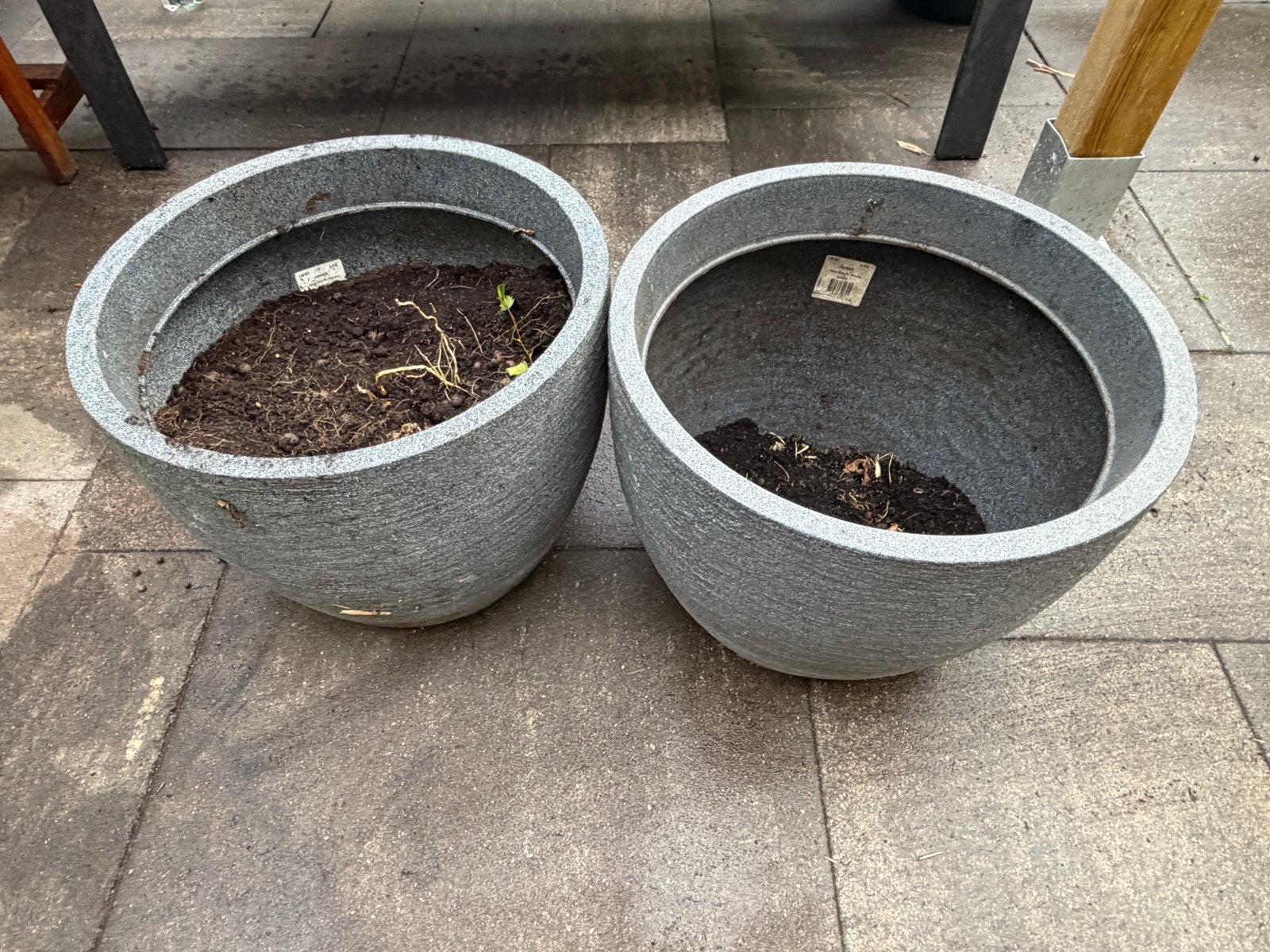 Twee gebruikte bloempotten van kunststof, donkergrijs, Ophalen, Kunststof, Gebruikt, Balkon
