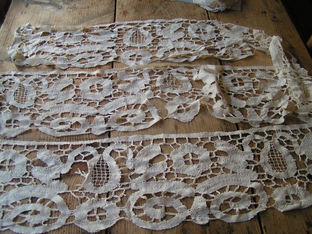 2 stukken antiek breed kant nr YY 1325, Verzenden