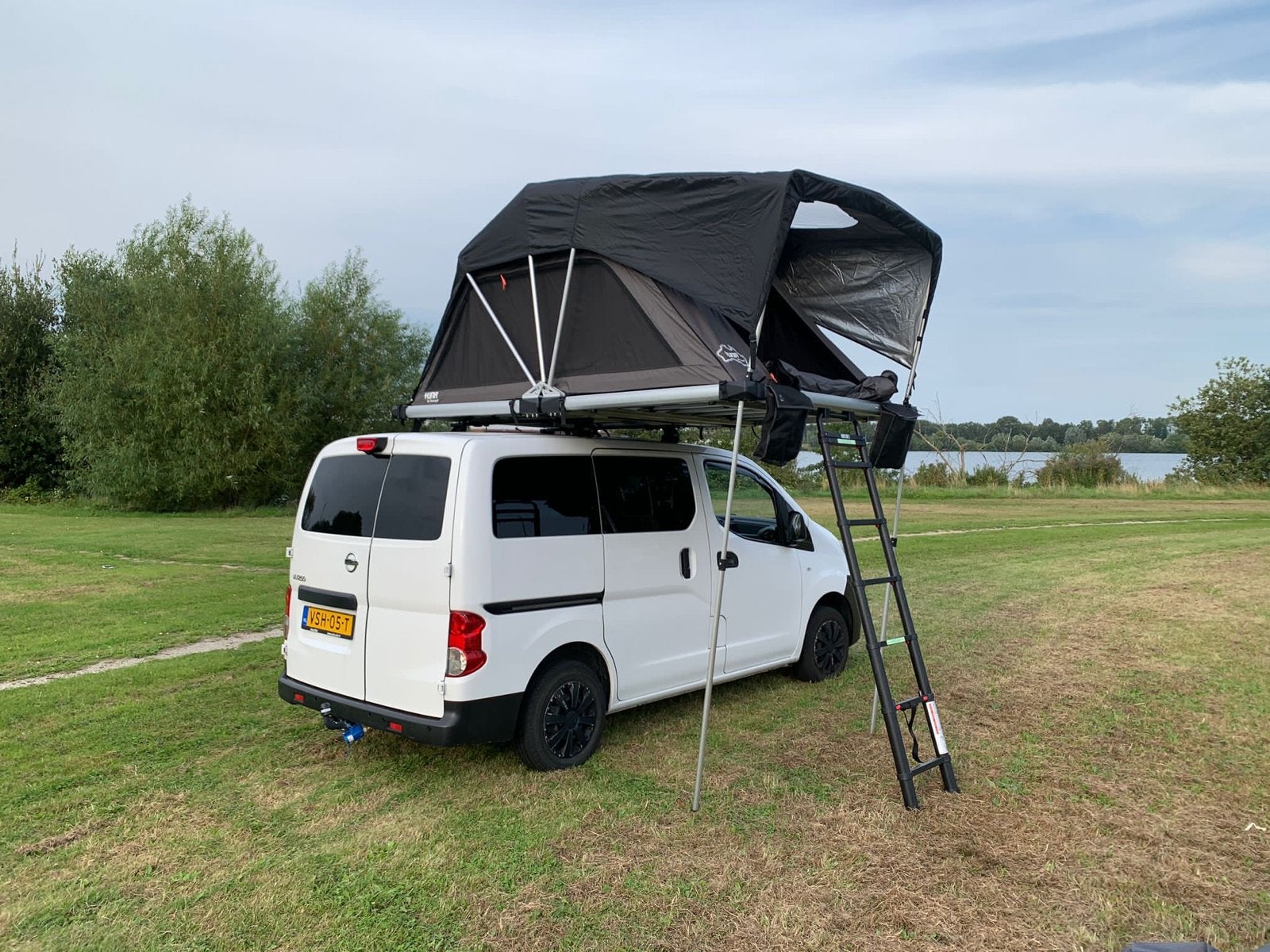 Compacte Nissan Campervan met Daktent - Ideaal voor Avontuur, Overige merken, Buscamper of Camperbus, Tot en met 2, Handgeschakeld