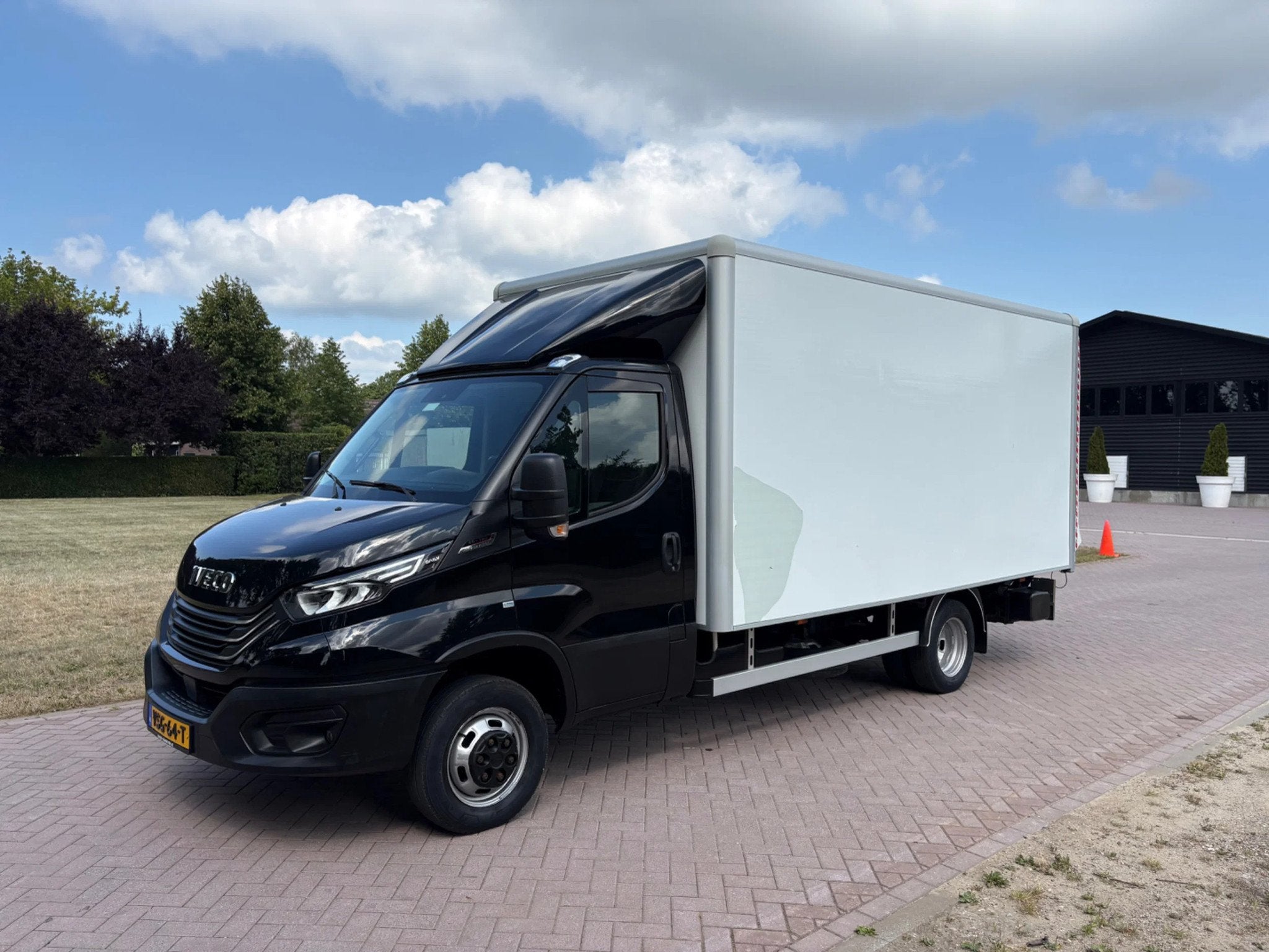 Iveco Daily 40C18 Hi-Matic automaat bakwagen (bj 2022), Automaat, Achterwielaandrijving, Gebruikt, Euro 6