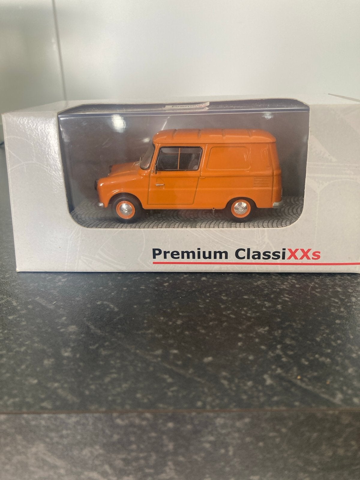 Premium ClassiXXs VW "Fridolin" Typ147 Oranje - 1 van 1000, Overige merken, Auto, 1:32 tot 1:50, Nieuw