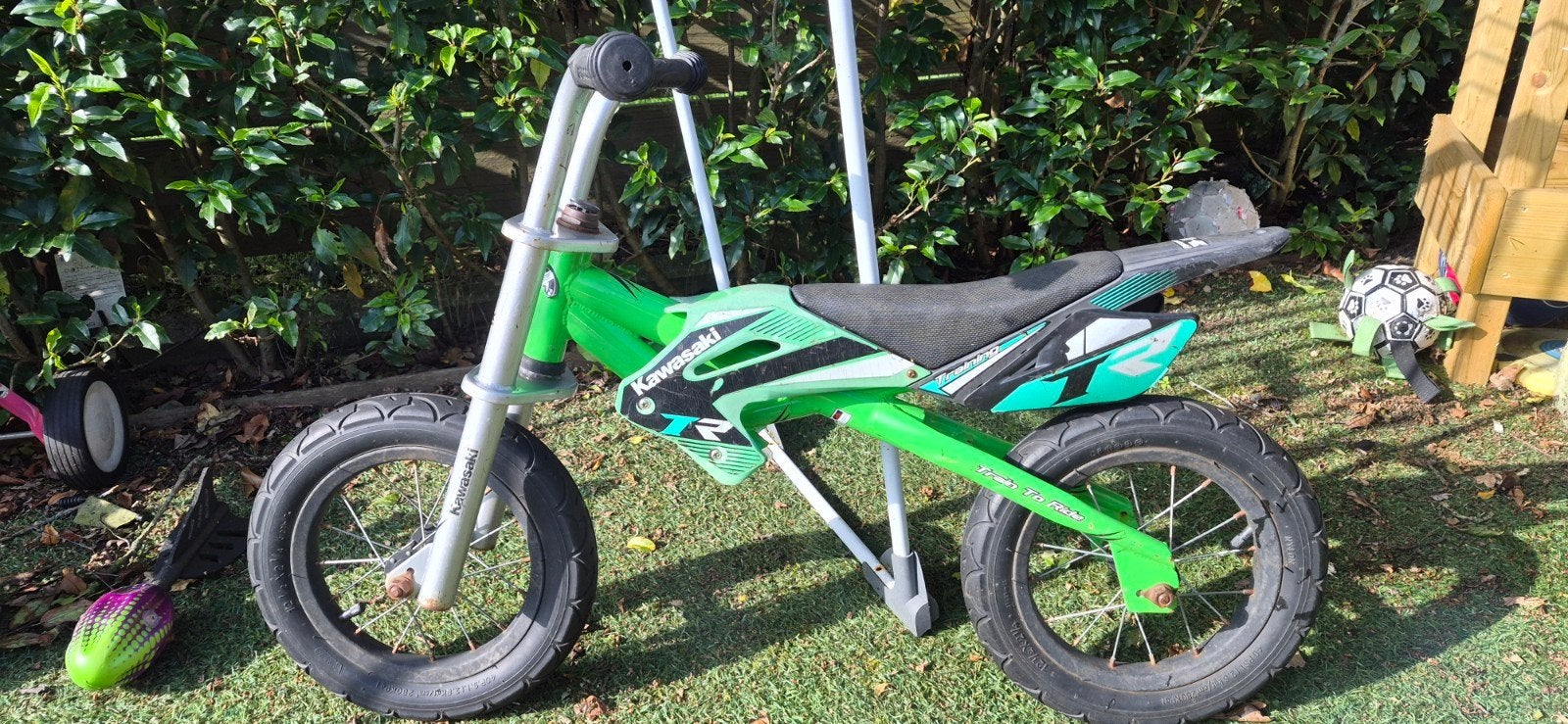 Kawasaki Loopfiets Groen - Zo goed als nieuw, Kinderen en Baby's, Speelgoed | Buiten | Voertuigen en Loopfietsen, Ophalen, Zo goed als nieuw