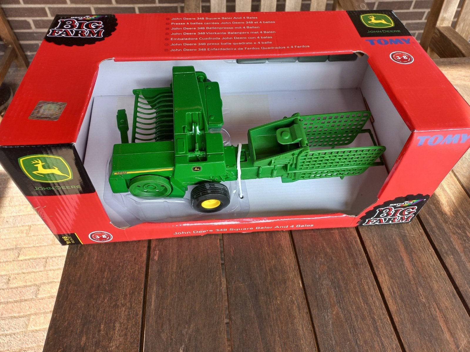 John Deere 348 balenpers 1/16 Ertl, Ophalen of Verzenden, Nieuw, Tractor of Landbouw, ERTL
