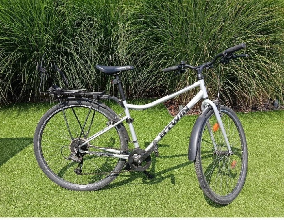 B'Twin Hybride Fiets -  Zilver, wielen 28 inch, 28 inch, Gebruikt, Velgrem, Meer dan 20 versnellingen