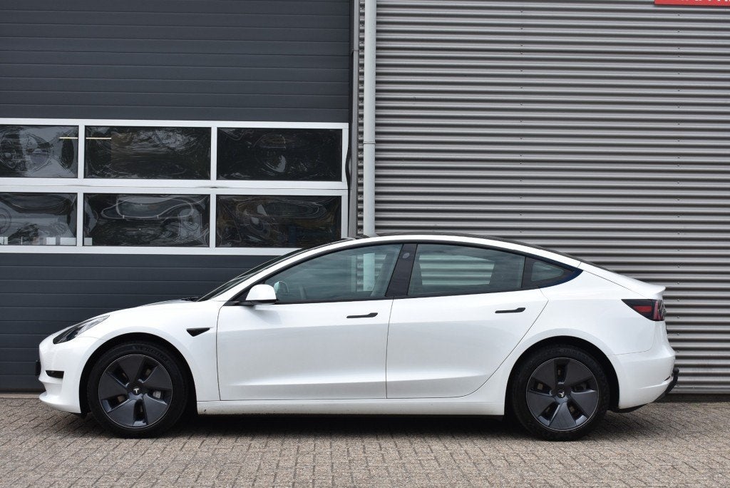 Tesla MODEL 3 STANDARD RWD PLUS 60 KWH / TREKHAAK / CARPLAY, Automaat, Achterwielaandrijving, Wit, Origineel Nederlands