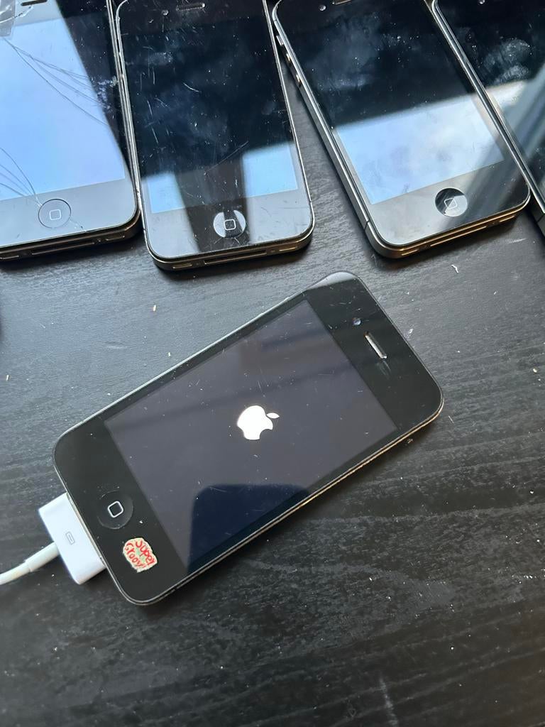 Partij iPhone 4 telefoons - Ideaal voor onderdelen/reparatie, Ophalen, Zwart, Zo goed als nieuw, 64 GB