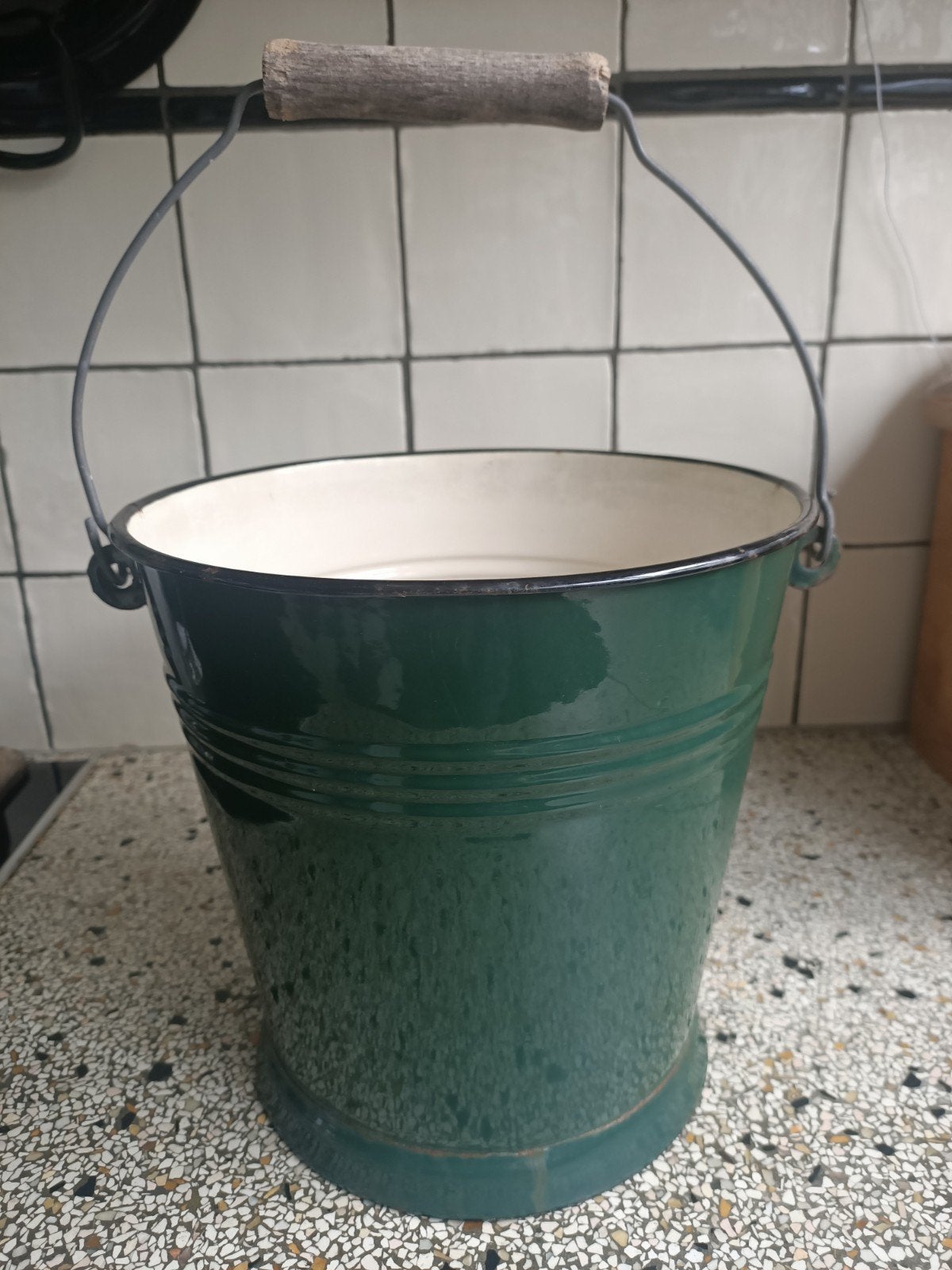 Emaille emmer met houten handvat groen., Ophalen of Verzenden, Gebruikt, Overige materialen, Met handgreep