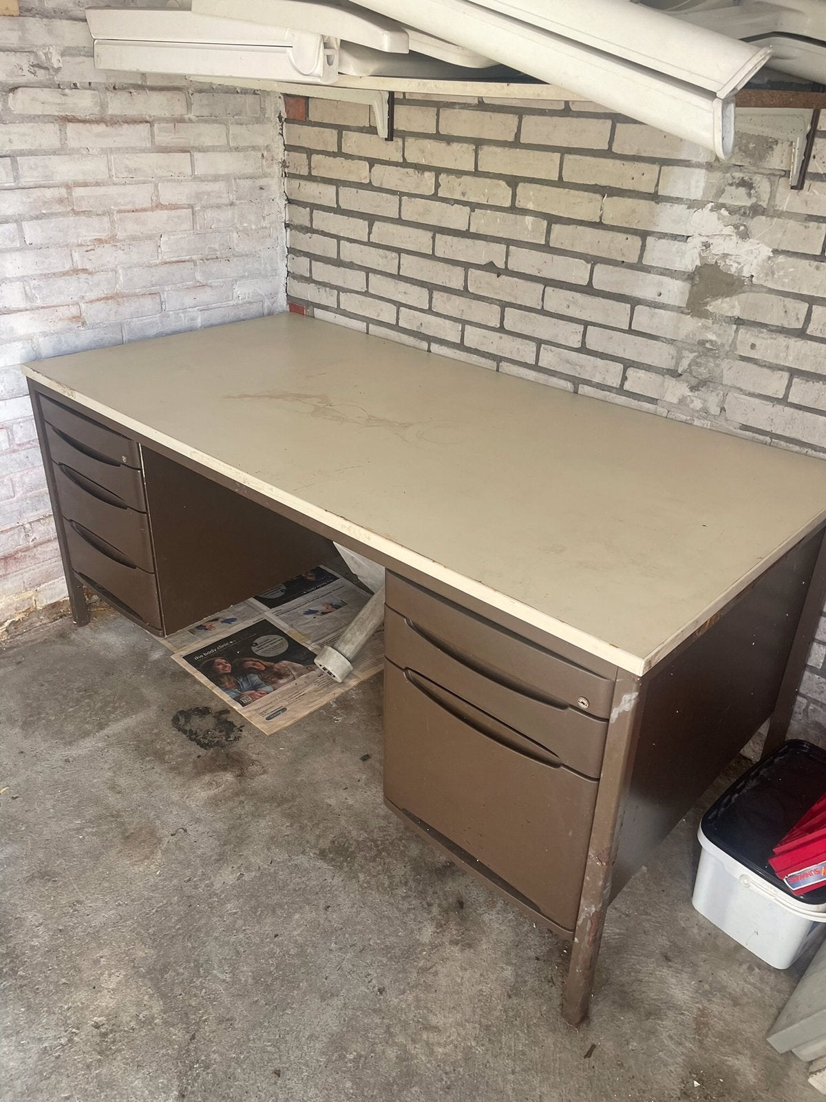 Groot Bureau met Formicablad en Lades /gebruikt als Werkbank, Doe-het-zelf en Verbouw, Werkbanken, Ophalen, Gebruikt, 120 tot 170 cm