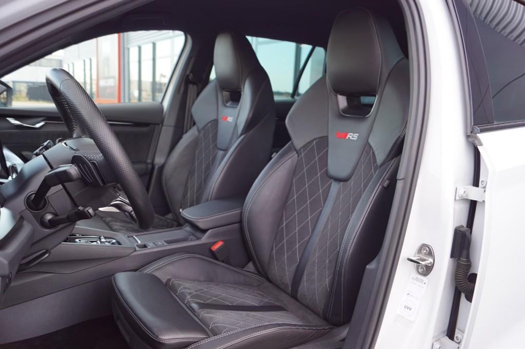 Skoda OCTAVIA Combi 1.4 TSI RS iV 245pk/ Sportstoelen elektr, Auto's, Automaat, Huisgarantie, Met garantie (alle), Wit