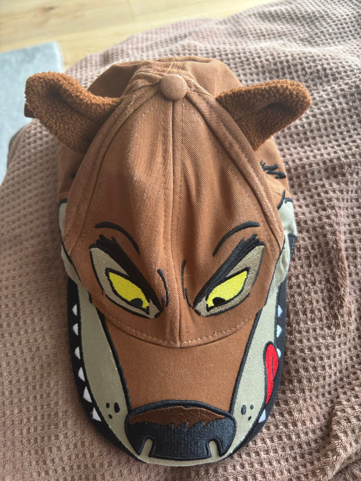 Efteling Sprookjesboom Wolf Pet - Zo goed als nieuw, Ophalen, Zo goed als nieuw, Kleding